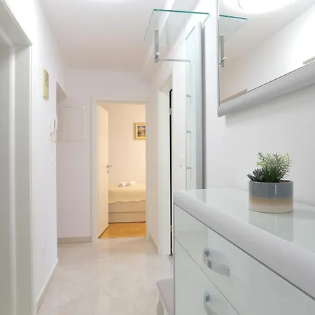 Apartment With Wifi - 19143 Split